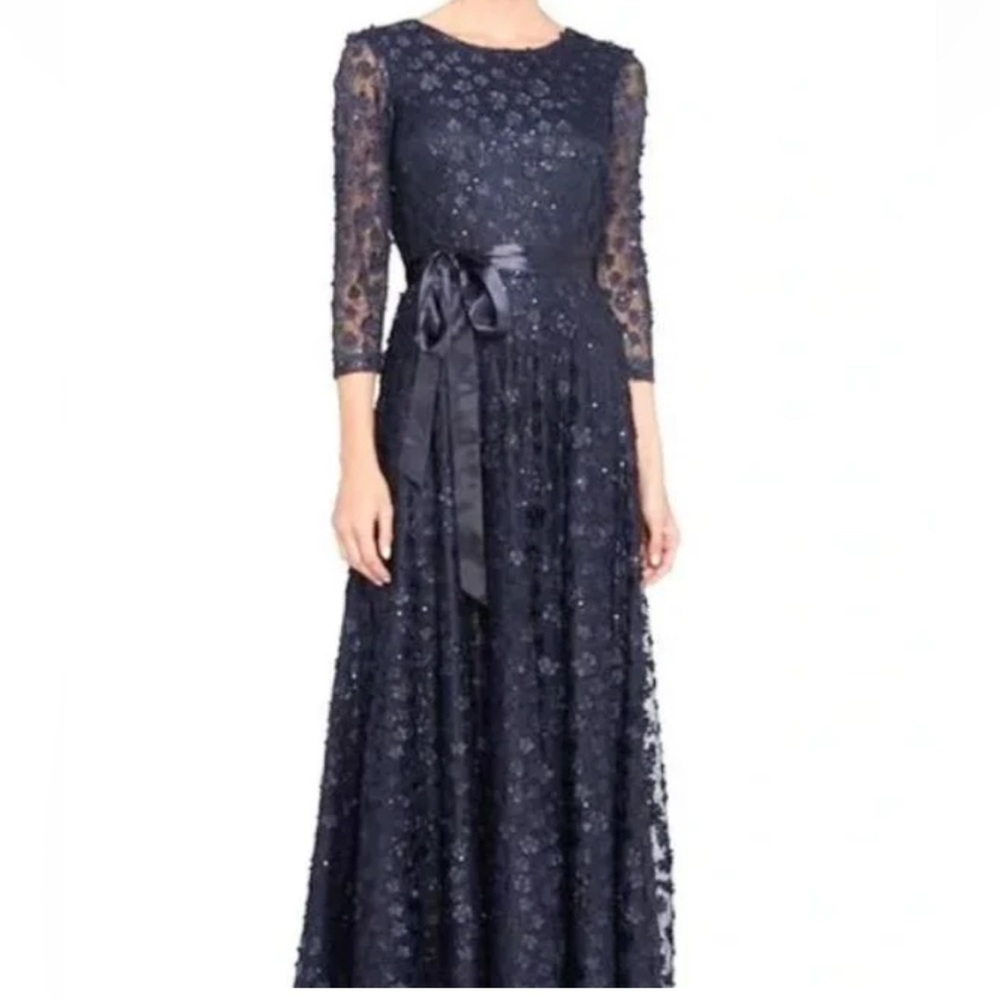 Elegant Navy blue 3D flowered dress,TAHARI by ARTHUR S LEVINE size 10